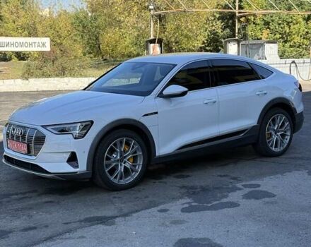 Белый Ауди E-Tron, объемом двигателя 0 л и пробегом 16 тыс. км за 44000 $, фото 7 на Automoto.ua