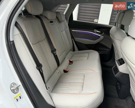 Белый Ауди E-Tron, объемом двигателя 0 л и пробегом 60 тыс. км за 34700 $, фото 47 на Automoto.ua