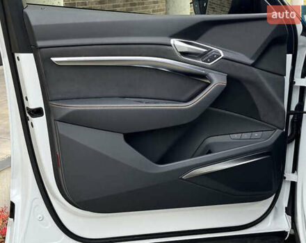 Белый Ауди E-Tron, объемом двигателя 0 л и пробегом 83 тыс. км за 33000 $, фото 1 на Automoto.ua