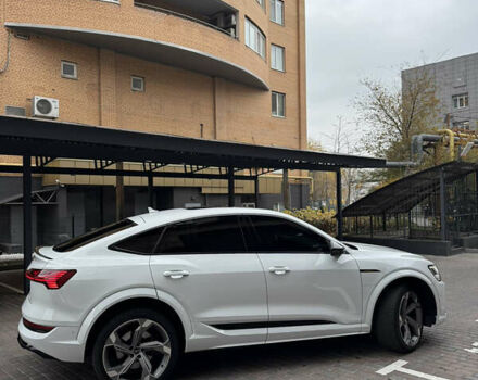 Белый Ауди E-Tron, объемом двигателя 0 л и пробегом 42 тыс. км за 50600 $, фото 6 на Automoto.ua