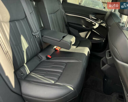 Белый Ауди E-Tron, объемом двигателя 0 л и пробегом 41 тыс. км за 42727 $, фото 42 на Automoto.ua