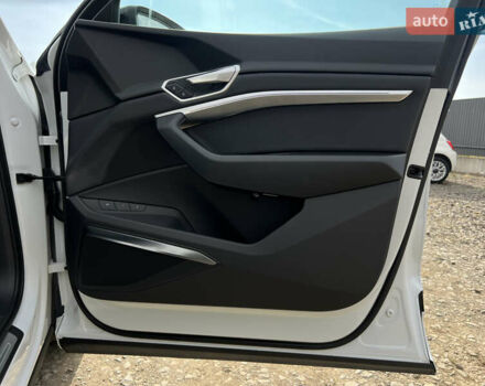Белый Ауди E-Tron, объемом двигателя 0 л и пробегом 41 тыс. км за 42727 $, фото 51 на Automoto.ua