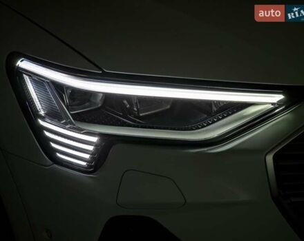 Белый Ауди E-Tron, объемом двигателя 0 л и пробегом 26 тыс. км за 48778 $, фото 83 на Automoto.ua