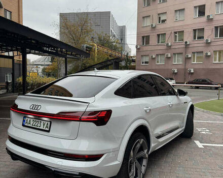Белый Ауди E-Tron, объемом двигателя 0 л и пробегом 42 тыс. км за 50600 $, фото 5 на Automoto.ua