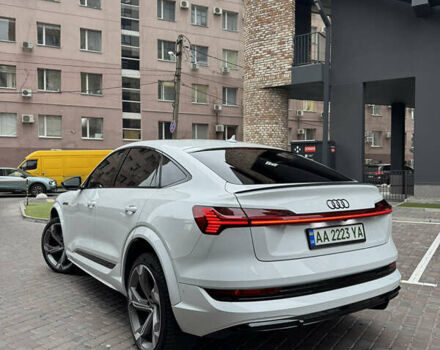 Белый Ауди E-Tron, объемом двигателя 0 л и пробегом 42 тыс. км за 50600 $, фото 4 на Automoto.ua