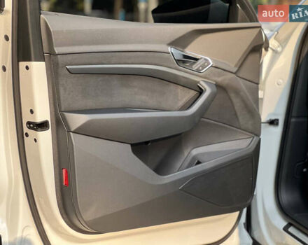 Білий Ауді E-Tron, об'ємом двигуна 0 л та пробігом 22 тис. км за 41500 $, фото 26 на Automoto.ua