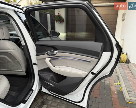 Белый Ауди E-Tron, объемом двигателя 0 л и пробегом 60 тыс. км за 34700 $, фото 45 на Automoto.ua