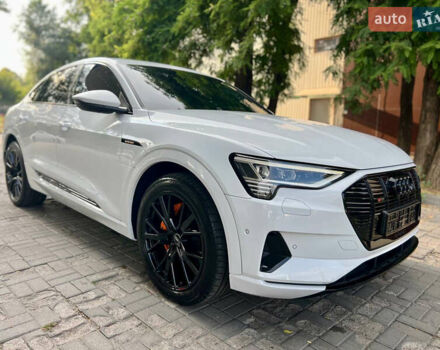 Білий Ауді E-Tron, об'ємом двигуна 0 л та пробігом 22 тис. км за 41500 $, фото 3 на Automoto.ua