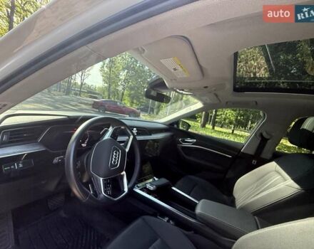 Білий Ауді E-Tron, об'ємом двигуна 0 л та пробігом 38 тис. км за 39000 $, фото 5 на Automoto.ua