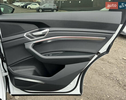 Белый Ауди E-Tron, объемом двигателя 0 л и пробегом 41 тыс. км за 41325 $, фото 44 на Automoto.ua