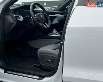 Білий Ауді E-Tron, об'ємом двигуна 0 л та пробігом 48 тис. км за 48798 $, фото 28 на Automoto.ua