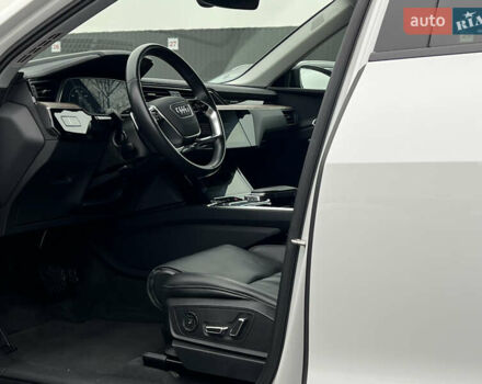 Белый Ауди E-Tron, объемом двигателя 0 л и пробегом 41 тыс. км за 41325 $, фото 26 на Automoto.ua