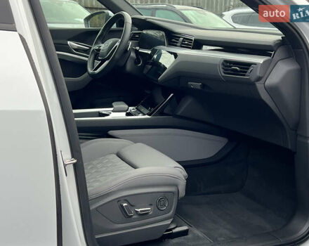 Білий Ауді E-Tron, об'ємом двигуна 0 л та пробігом 48 тис. км за 48798 $, фото 46 на Automoto.ua