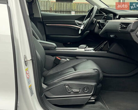 Белый Ауди E-Tron, объемом двигателя 0 л и пробегом 41 тыс. км за 41325 $, фото 46 на Automoto.ua