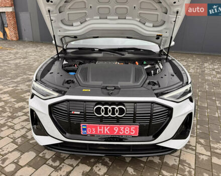Белый Ауди E-Tron, объемом двигателя 0 л и пробегом 27 тыс. км за 38800 $, фото 38 на Automoto.ua