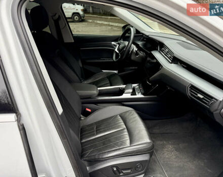 Белый Ауди E-Tron, объемом двигателя 0 л и пробегом 38 тыс. км за 38200 $, фото 25 на Automoto.ua