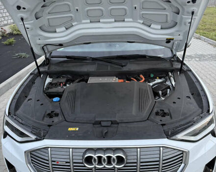 Белый Ауди E-Tron, объемом двигателя 0 л и пробегом 38 тыс. км за 38500 $, фото 28 на Automoto.ua