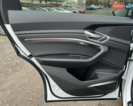 Белый Ауди E-Tron, объемом двигателя 0 л и пробегом 41 тыс. км за 41325 $, фото 36 на Automoto.ua