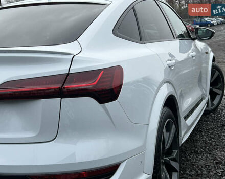 Білий Ауді E-Tron, об'ємом двигуна 0 л та пробігом 48 тис. км за 48798 $, фото 12 на Automoto.ua