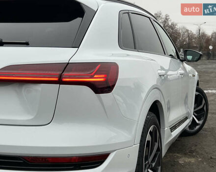 Белый Ауди E-Tron, объемом двигателя 0 л и пробегом 41 тыс. км за 41325 $, фото 12 на Automoto.ua