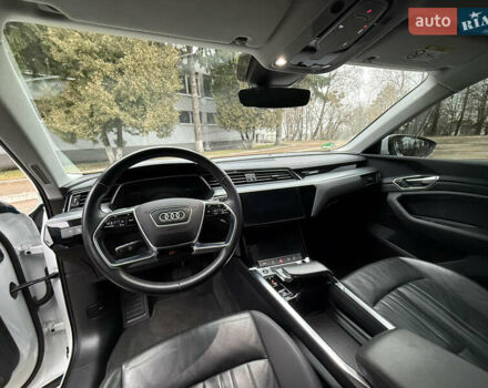 Белый Ауди E-Tron, объемом двигателя 0 л и пробегом 38 тыс. км за 38200 $, фото 21 на Automoto.ua