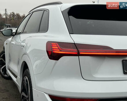Белый Ауди E-Tron, объемом двигателя 0 л и пробегом 41 тыс. км за 41325 $, фото 11 на Automoto.ua