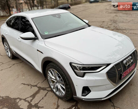 Белый Ауди E-Tron, объемом двигателя 0 л и пробегом 38 тыс. км за 38200 $, фото 4 на Automoto.ua