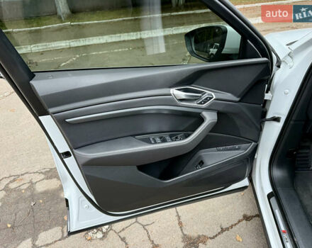 Белый Ауди E-Tron, объемом двигателя 0 л и пробегом 38 тыс. км за 38200 $, фото 19 на Automoto.ua