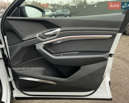 Белый Ауди E-Tron, объемом двигателя 0 л и пробегом 41 тыс. км за 41325 $, фото 52 на Automoto.ua