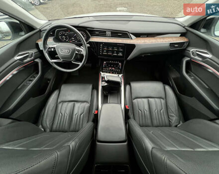 Белый Ауди E-Tron, объемом двигателя 0 л и пробегом 41 тыс. км за 41325 $, фото 53 на Automoto.ua