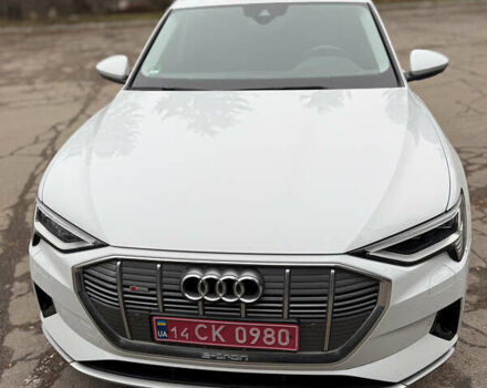 Белый Ауди E-Tron, объемом двигателя 0 л и пробегом 38 тыс. км за 38200 $, фото 2 на Automoto.ua