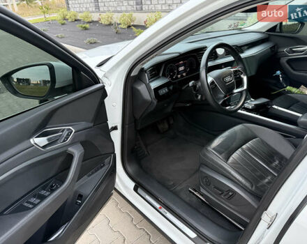 Белый Ауди E-Tron, объемом двигателя 0 л и пробегом 38 тыс. км за 38500 $, фото 25 на Automoto.ua