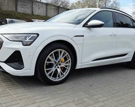 Белый Ауди E-Tron, объемом двигателя 0 л и пробегом 110 тыс. км за 37700 $, фото 29 на Automoto.ua