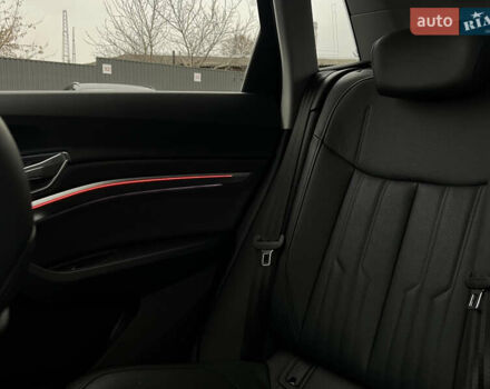 Белый Ауди E-Tron, объемом двигателя 0 л и пробегом 41 тыс. км за 41325 $, фото 74 на Automoto.ua