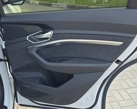 Белый Ауди E-Tron, объемом двигателя 0 л и пробегом 110 тыс. км за 37700 $, фото 68 на Automoto.ua