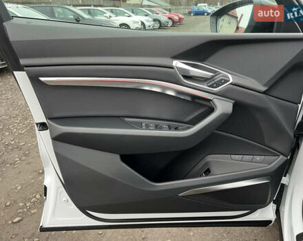 Белый Ауди E-Tron, объемом двигателя 0 л и пробегом 41 тыс. км за 41325 $, фото 33 на Automoto.ua