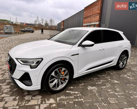 Белый Ауди E-Tron, объемом двигателя 0 л и пробегом 27 тыс. км за 38800 $, фото 1 на Automoto.ua