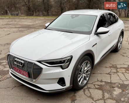Белый Ауди E-Tron, объемом двигателя 0 л и пробегом 38 тыс. км за 38200 $, фото 1 на Automoto.ua