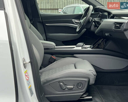 Білий Ауді E-Tron, об'ємом двигуна 0 л та пробігом 48 тис. км за 48798 $, фото 47 на Automoto.ua