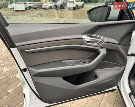 Белый Ауди E-Tron, объемом двигателя 0 л и пробегом 27 тыс. км за 38800 $, фото 34 на Automoto.ua