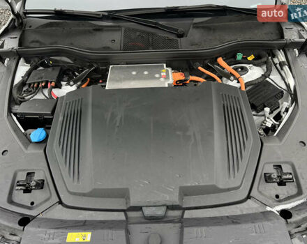 Білий Ауді E-Tron, об'ємом двигуна 0 л та пробігом 48 тис. км за 48798 $, фото 94 на Automoto.ua