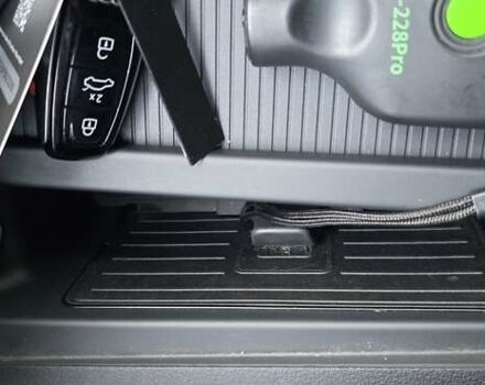 Белый Ауди E-Tron, объемом двигателя 0 л и пробегом 110 тыс. км за 37700 $, фото 112 на Automoto.ua