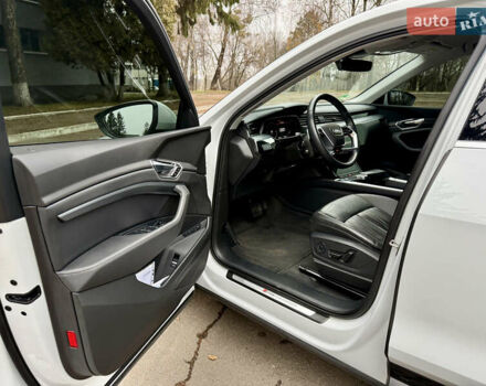 Белый Ауди E-Tron, объемом двигателя 0 л и пробегом 38 тыс. км за 38200 $, фото 17 на Automoto.ua