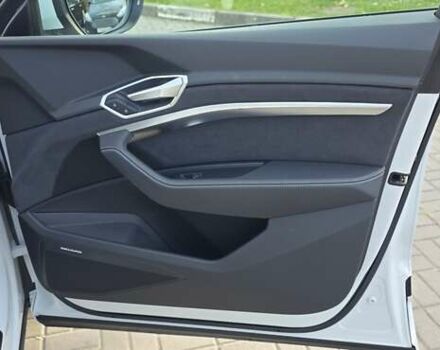 Белый Ауди E-Tron, объемом двигателя 0 л и пробегом 110 тыс. км за 37700 $, фото 71 на Automoto.ua