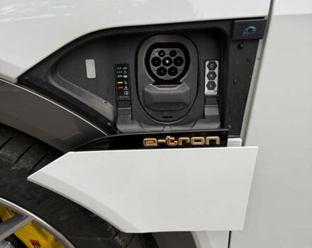 Белый Ауди E-Tron, объемом двигателя 0 л и пробегом 38 тыс. км за 38200 $, фото 32 на Automoto.ua