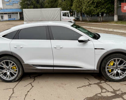 Белый Ауди E-Tron, объемом двигателя 0 л и пробегом 38 тыс. км за 38200 $, фото 6 на Automoto.ua
