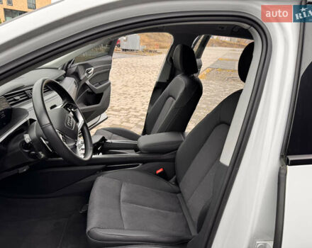 Белый Ауди E-Tron, объемом двигателя 0 л и пробегом 27 тыс. км за 38800 $, фото 30 на Automoto.ua