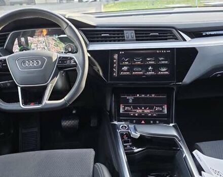 Белый Ауди E-Tron, объемом двигателя 0 л и пробегом 110 тыс. км за 37700 $, фото 62 на Automoto.ua