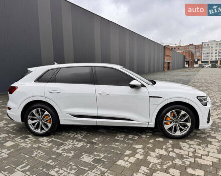 Белый Ауди E-Tron, объемом двигателя 0 л и пробегом 27 тыс. км за 38800 $, фото 6 на Automoto.ua
