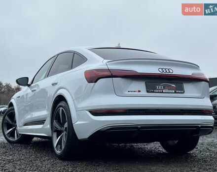 Білий Ауді E-Tron, об'ємом двигуна 0 л та пробігом 48 тис. км за 48798 $, фото 5 на Automoto.ua
